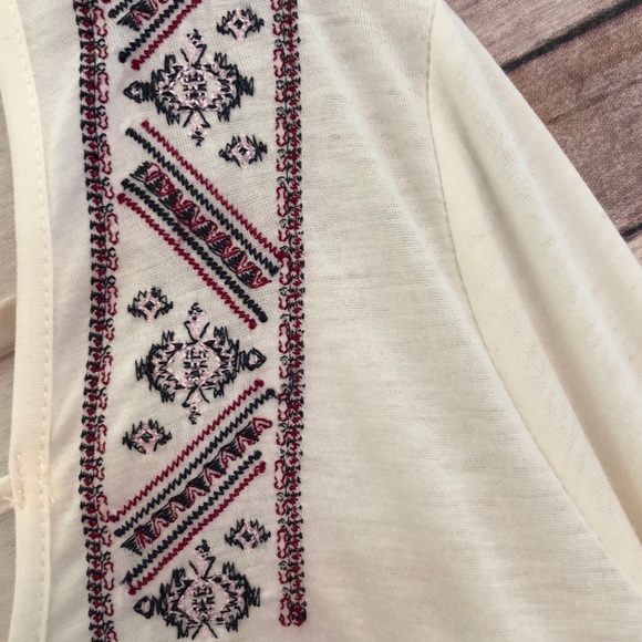 ❌SOLD❌Ivory Knit Top crisscross V-Neckline - Picture 3 of 7